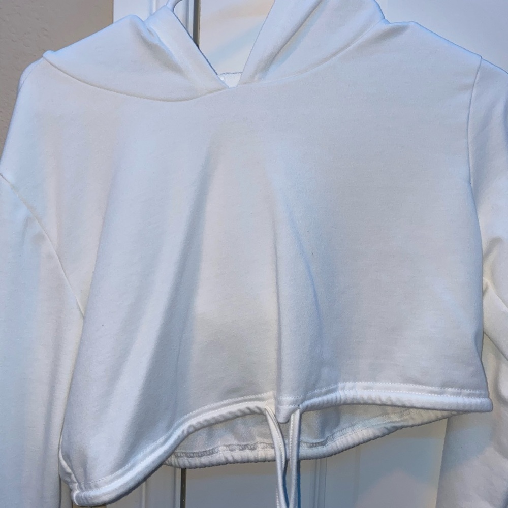 white cropped hoodie that’s tieable
